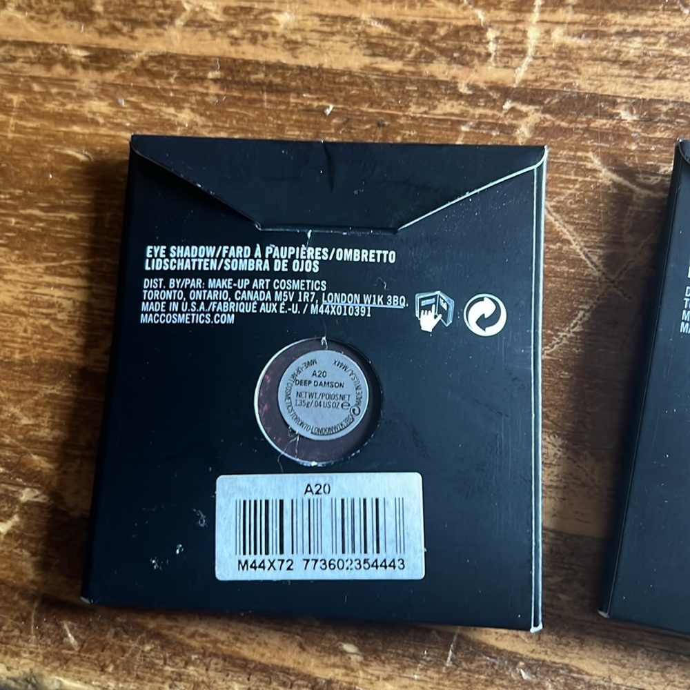 MAC refill eyeshadow. Deep Damson - Picture 2 of 4